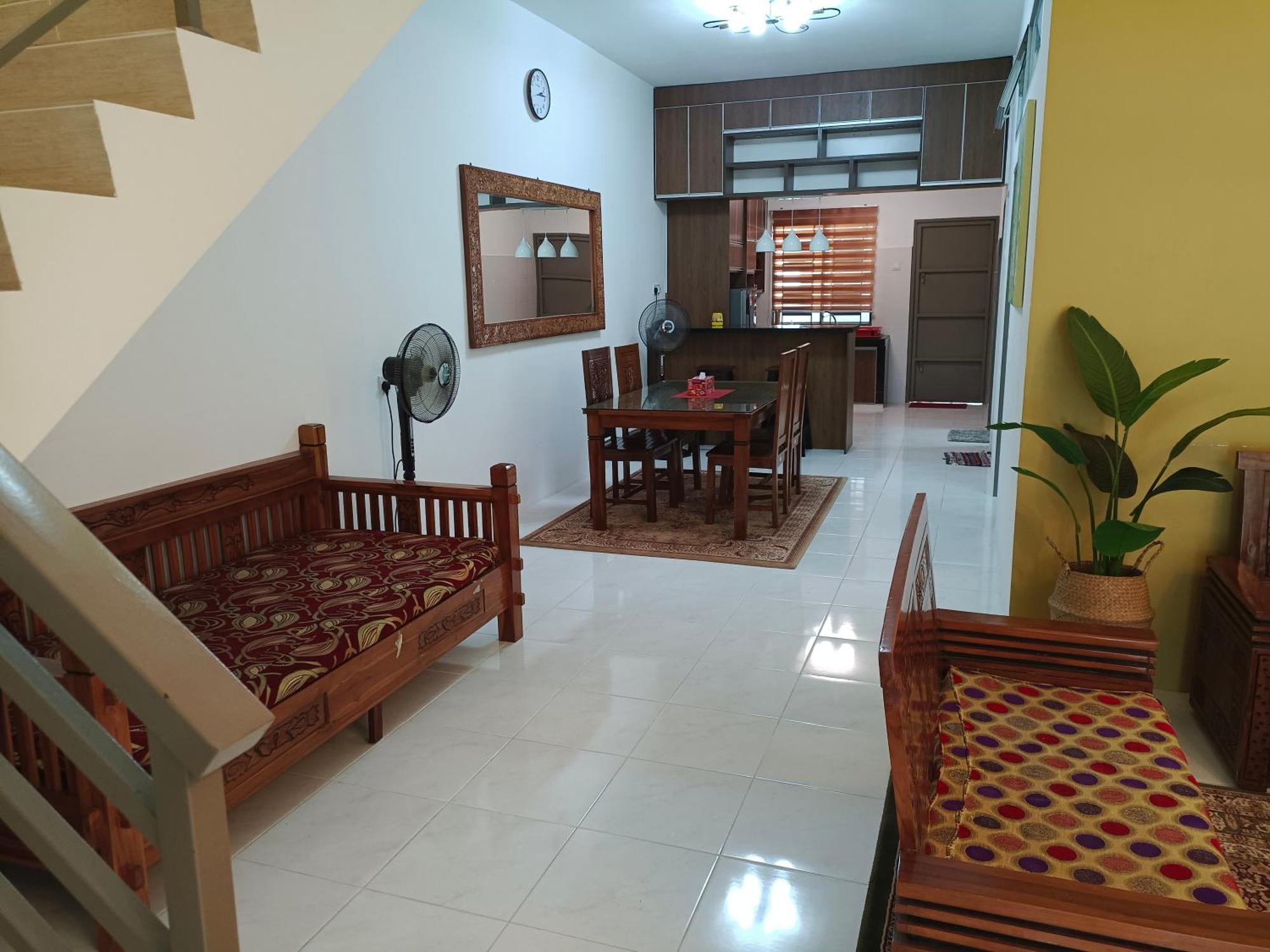 Kayu Cengal Homestay Seri Iskandar Exterior photo